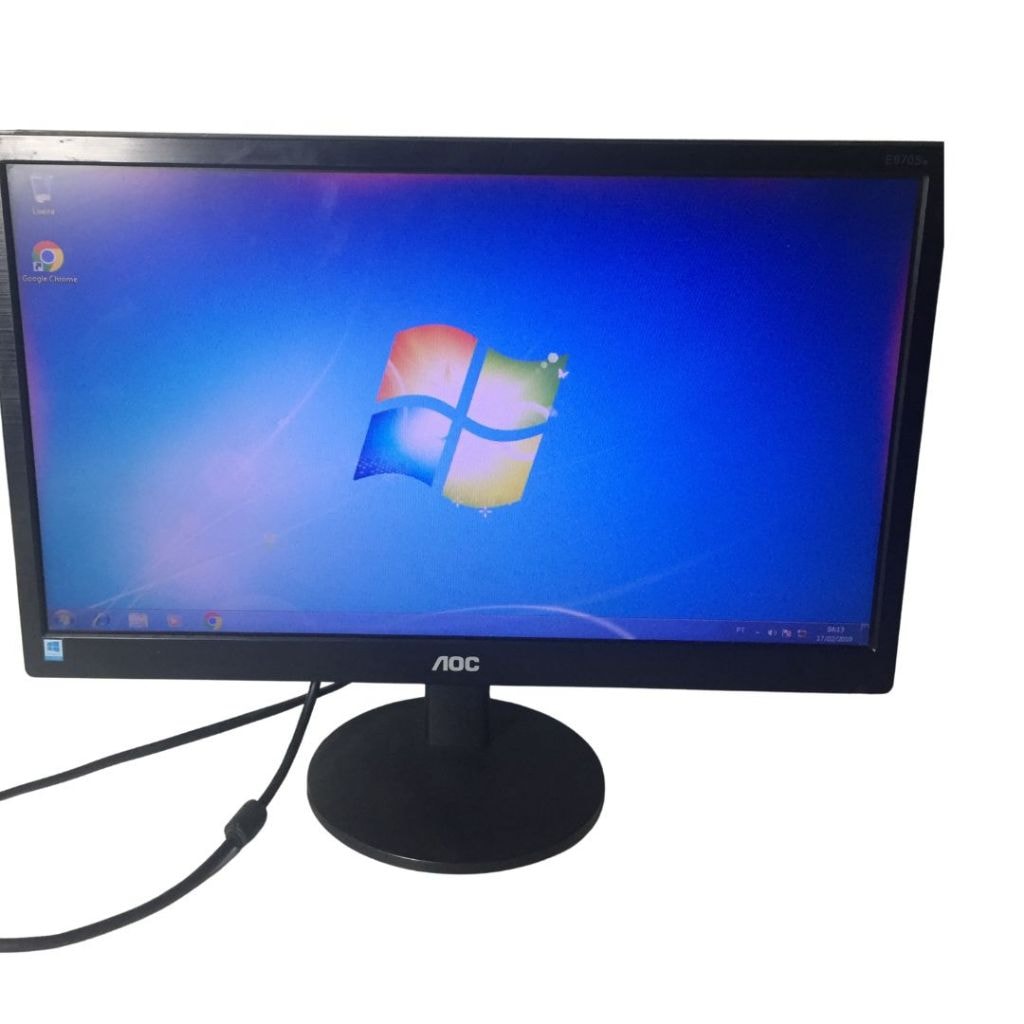 Imagem do Monitor Aoc E970swnl Com Riscos E Manchas
